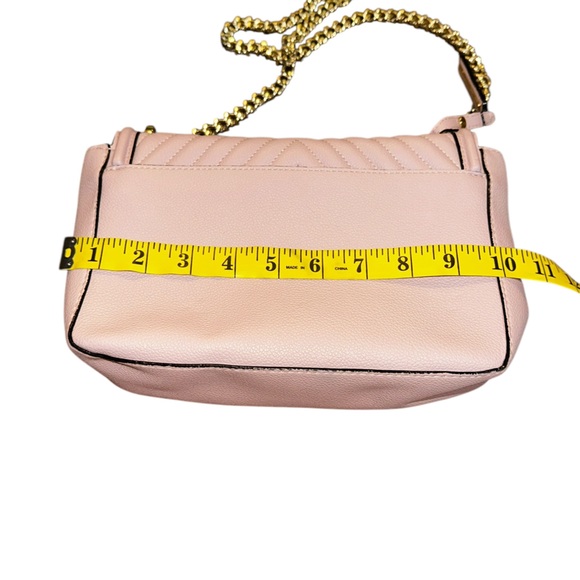 Victoria Secret purse has thick gold chain shoulder strap, magnetic snap pinkish